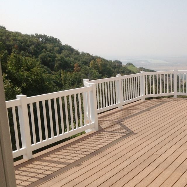 Парапет за ограда от бял винил